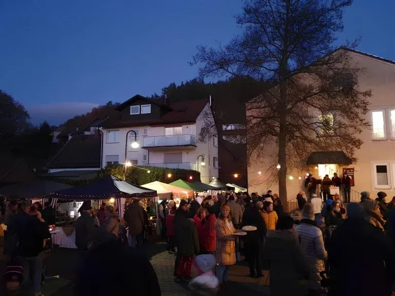 Weihnachtsmarkt FC Erlenbach Überblick leicht versetzt